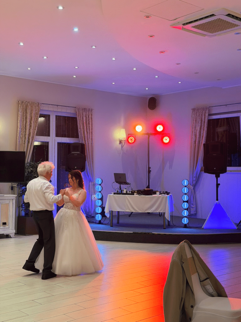 Esküvői DJ pult és hangtechnika